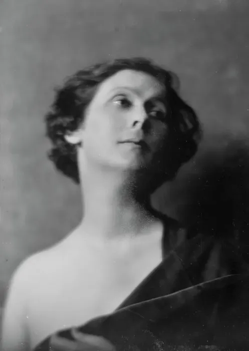 Framed Print : Duncan, Isadora, portrait photograph, between 1916 and 1918. Creator: Arnold Genthe Framed Print : Duncan, Isadora, portrait photograph, between 1916 and 1918. Creator: Arnold Genthe