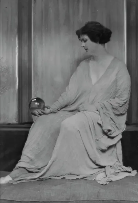 Framed Print : Duncan, Isadora, portrait photograph, between 1916 and 1918. Creator: Arnold Genthe Framed Print : Duncan, Isadora, portrait photograph, between 1916 and 1918. Creator: Arnold Genthe