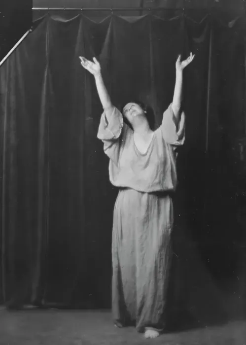 Framed Print : Duncan, Isadora, portrait photograph, between 1916 and 1918. Creator: Arnold Genthe Framed Print : Duncan, Isadora, portrait photograph, between 1916 and 1918. Creator: Arnold Genthe
