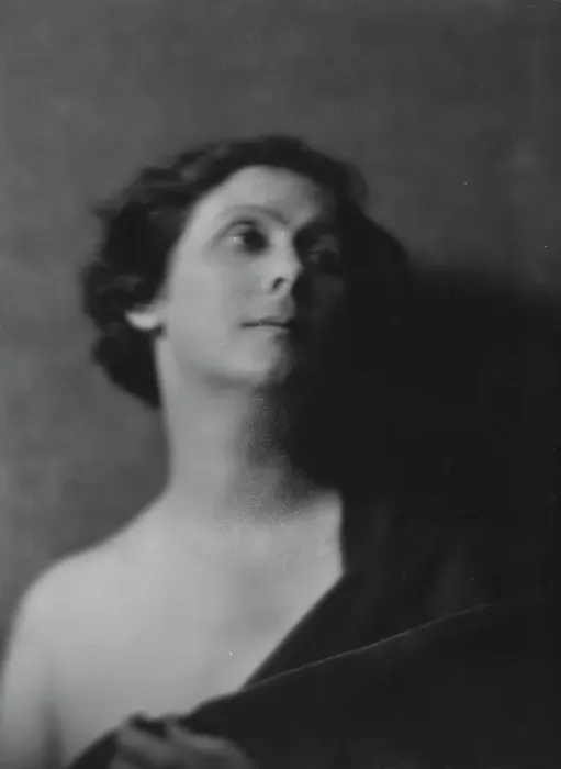 Framed Print : Duncan, Isadora, portrait photograph, between 1916 and 1918. Creator: Arnold Genthe Framed Print : Duncan, Isadora, portrait photograph, between 1916 and 1918. Creator: Arnold Genthe