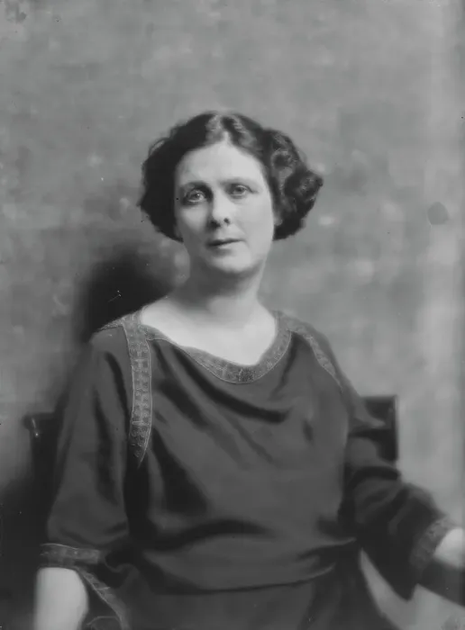 Framed Print : Duncan, Isadora, portrait photograph, between 1916 and 1918. Creator: Arnold Genthe Framed Print : Duncan, Isadora, portrait photograph, between 1916 and 1918. Creator: Arnold Genthe