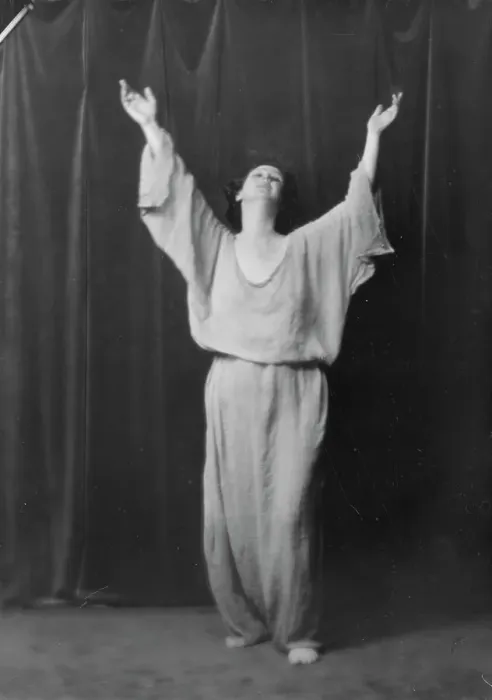 Framed Print : Duncan, Isadora, portrait photograph, between 1916 and 1918. Creator: Arnold Genthe Framed Print : Duncan, Isadora, portrait photograph, between 1916 and 1918. Creator: Arnold Genthe