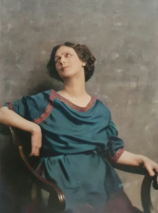 Framed Print : Duncan, Isadora, portrait photograph, between 1916 and 1918. Creator: Arnold Genthe Framed Print : Duncan, Isadora, portrait photograph, between 1916 and 1918. Creator: Arnold Genthe