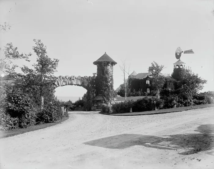 Framed Print : Dunmere, Narragansett, R.I. between 1900 and 1906. Creator: Unknown