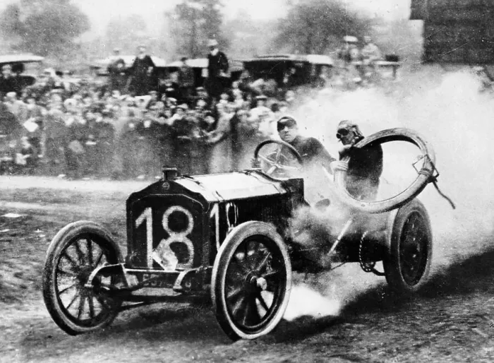 Framed Print : Duray driving a De Dietrich in the Vanderbilt Cup, Long Island, NY, USA, 1906 Framed Print : Duray driving a De Dietrich in the Vanderbilt Cup, Long Island, NY, USA, 1906