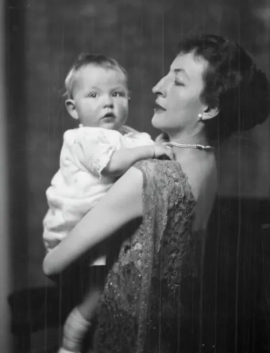 Framed Print : Eames, Claire [i.e. Clare], and baby, portrait photograph, 1926 Feb. 11. Creator: Arnold Genthe