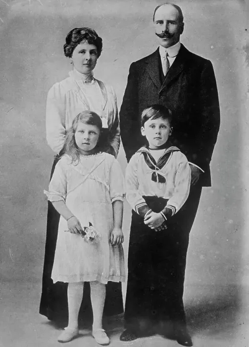 Framed Print : Earl of Athlone and family, between c1910 and c1915. Creator: Bain News Service