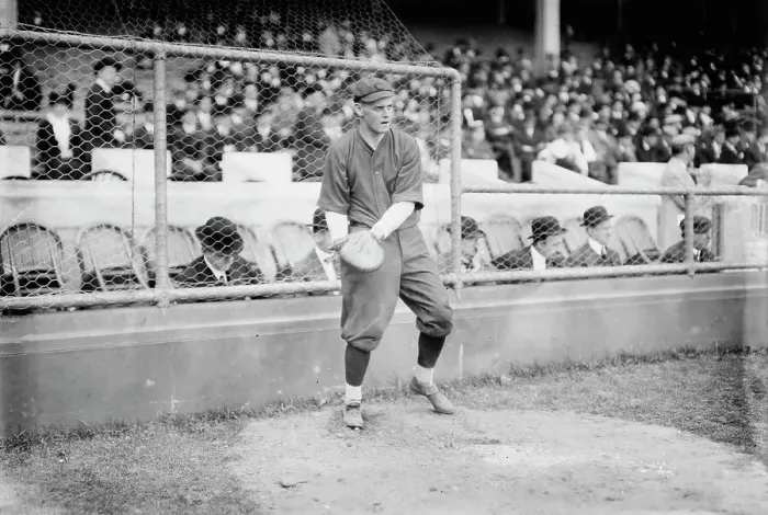 Framed Print : Earl Blackburn, Cincinnati NL (baseball), 1913. Creator: Bain News Service Framed Print : Earl Blackburn, Cincinnati NL (baseball), 1913. Creator: Bain News Service