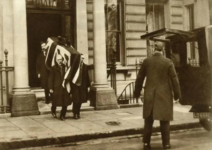 Framed Print : Earl Haigs coffin being carried from the house where he died, London, 29 January 1928, (1935) Framed Print : Earl Haigs coffin being carried from the house where he died, London, 29 January 1928, (1935)