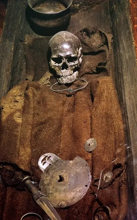 Framed Print : Early bronze age burial from Denmark, 16th century BC Framed Print : Early bronze age burial from Denmark, 16th century BC