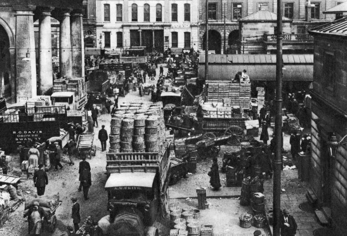 Framed Print : Early morning in Covent Garden, London, 1926-1927 Framed Print : Early morning in Covent Garden, London, 1926-1927