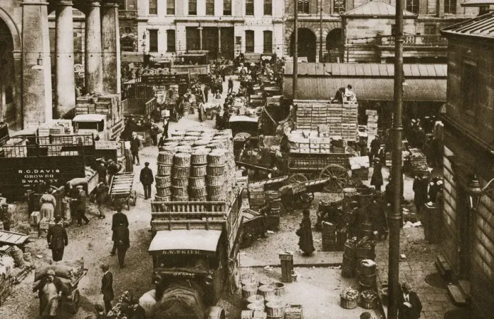 Framed Print : Early morning, Covent Garden Market, London, 20th century Framed Print : Early morning, Covent Garden Market, London, 20th century