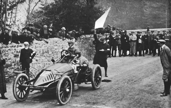 Framed Print : An early Wolseley in the Isle of Man (1904), 1904, (1937) Framed Print : An early Wolseley in the Isle of Man (1904), 1904, (1937)