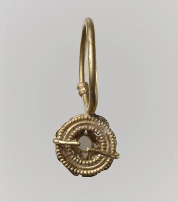 Framed Print : Earring, Langobardic or Byzantine (?), 6th-7th century. Creator: Unknown Framed Print : Earring, Langobardic or Byzantine (?), 6th-7th century. Creator: Unknown