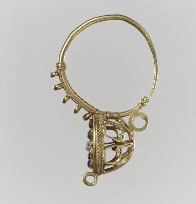 Framed Print : Earring, Langobardic or Byzantine (?), 6th-7th century. Creator: Unknown Framed Print : Earring, Langobardic or Byzantine (?), 6th-7th century. Creator: Unknown