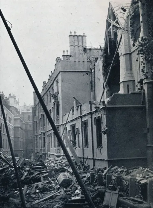 Framed Print : The East End of the Middle Temple Hall, 1941 Framed Print : The East End of the Middle Temple Hall, 1941