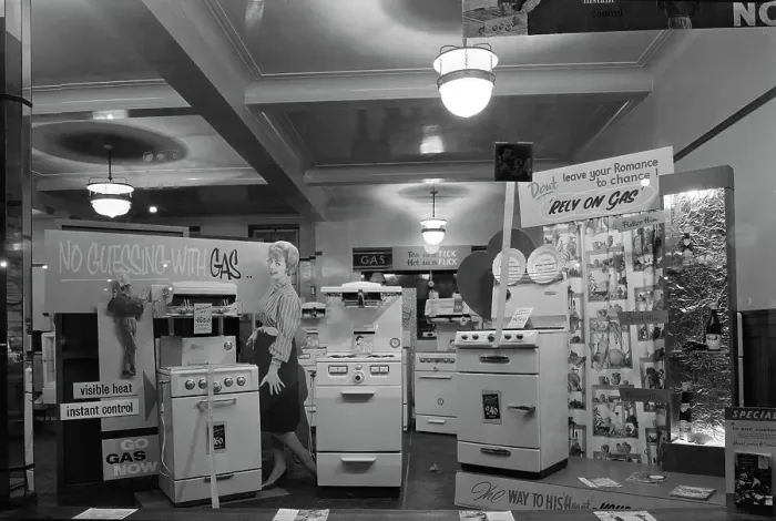 Framed Print : East Midlands Gas Board shop window cooker display, Rotherham, South Yorkshire, 1961 Framed Print : East Midlands Gas Board shop window cooker display, Rotherham, South Yorkshire, 1961