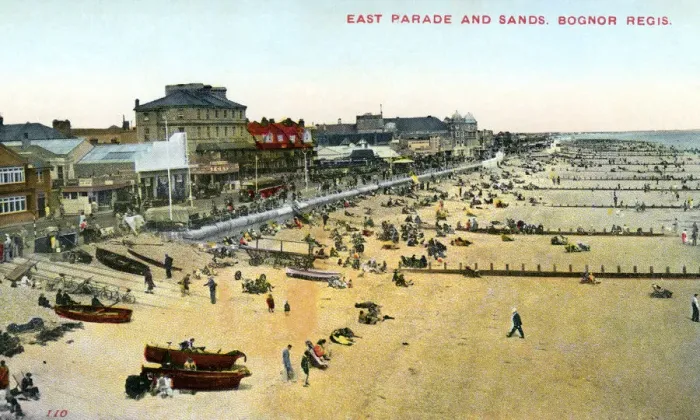 Framed Print : East Parade and Sands, Bognor Regis, West Sussex, 1950 Framed Print : East Parade and Sands, Bognor Regis, West Sussex, 1950