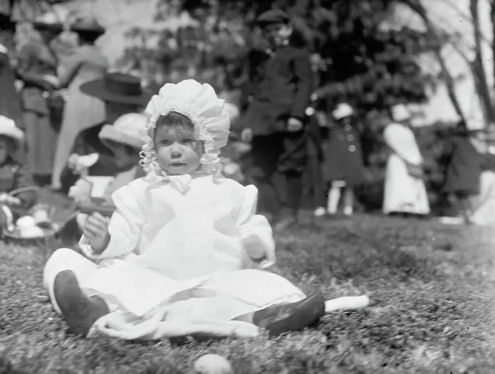 Framed Print : Easter Egg Rolling, White House, 1911. Creator: Harris & Ewing. Easter Egg Rolling, White House, 1911. Creator: Harris & Ewing Framed Print : Easter Egg Rolling, White House, 1911. Creator: Harris & Ewing. Easter Egg Rolling, White House, 1911. Creator: Harris & Ewing