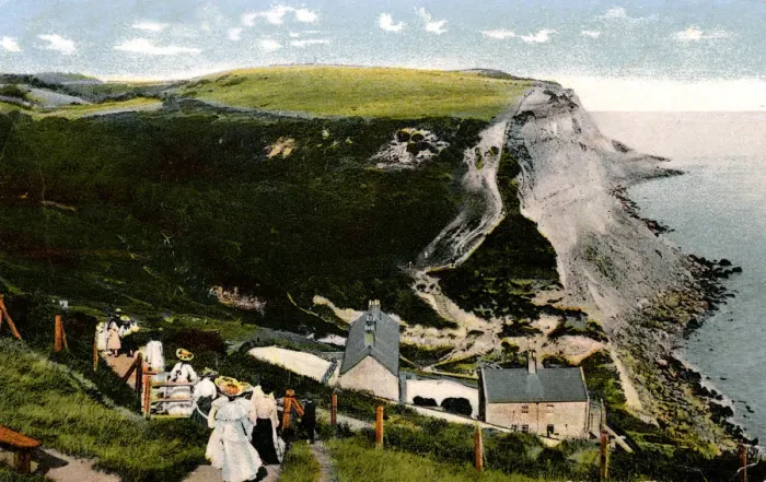 Framed Print : Ecclesbourne Cliff, Hastings, East Sussex, early 20th century Framed Print : Ecclesbourne Cliff, Hastings, East Sussex, early 20th century