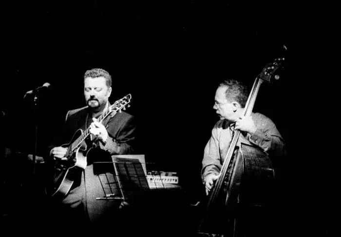 Framed Print : Eddie Gomez and Martin Taylor, Ronnie Scotts, London, July 2000. Artist: Brian O Connor Framed Print : Eddie Gomez and Martin Taylor, Ronnie Scotts, London, July 2000. Artist: Brian O Connor
