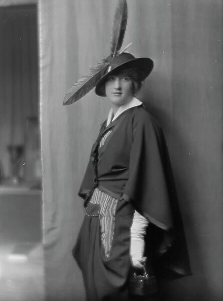 Eder, Helen, Miss, portrait photograph, ca. 1913. Creator: Arnold Genthe