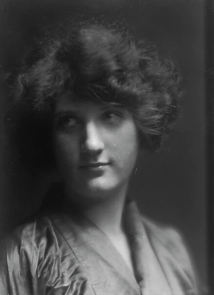 Eder, Helen, Miss, portrait photograph, ca. 1913. Creator: Arnold Genthe