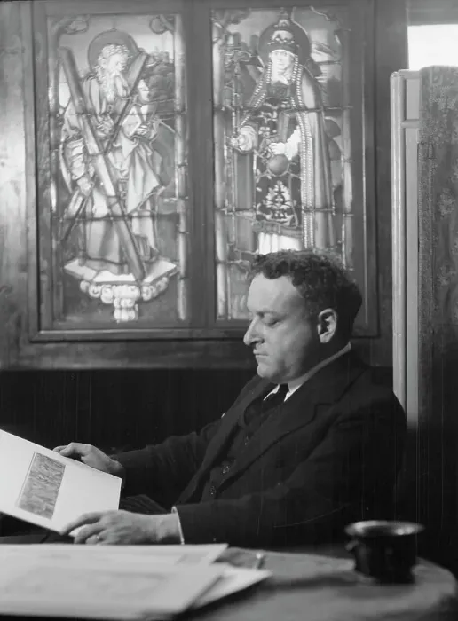 Framed Print : Ederheimer, Mr. portrait photograph, 1926 Creator: Arnold Genthe Framed Print : Ederheimer, Mr. portrait photograph, 1926 Creator: Arnold Genthe