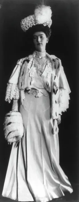 Framed Print : Edith (Cassidy) Fairbanks, d. 1944, c1905. Creator: Frances Benjamin Johnston Framed Print : Edith (Cassidy) Fairbanks, d. 1944, c1905. Creator: Frances Benjamin Johnston