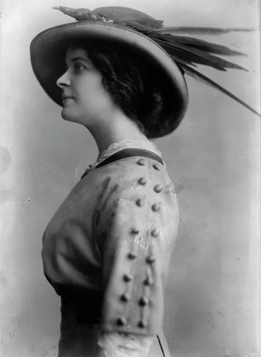 Framed Print : Edith Lyle, 1910. Creator: Bain News Service Framed Print : Edith Lyle, 1910. Creator: Bain News Service