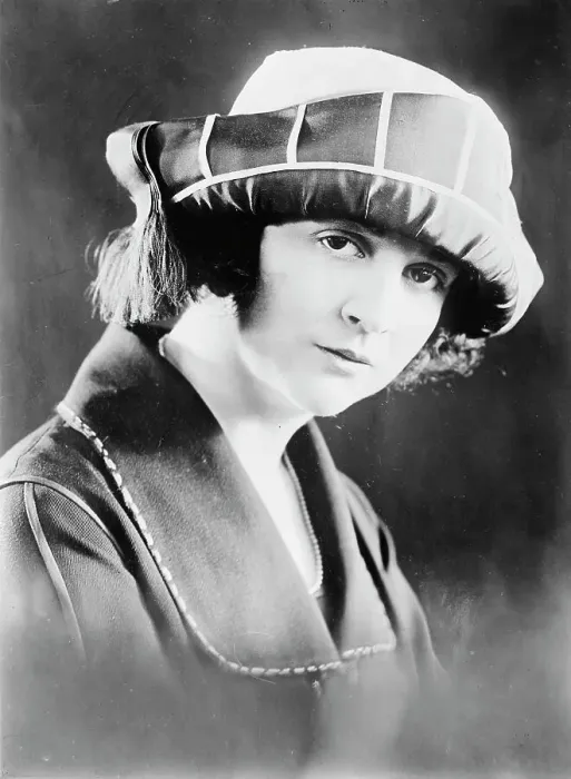 Framed Print : Edna Bates, between c1915 and c1920. Creator: Bain News Service Framed Print : Edna Bates, between c1915 and c1920. Creator: Bain News Service