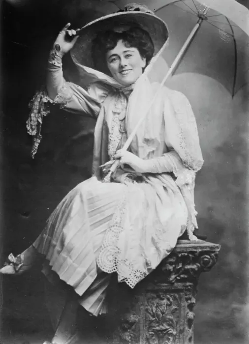 Framed Print : Edna Wallace Hopper, between c1910 and c1920. Creator: Bain News Service Framed Print : Edna Wallace Hopper, between c1910 and c1920. Creator: Bain News Service