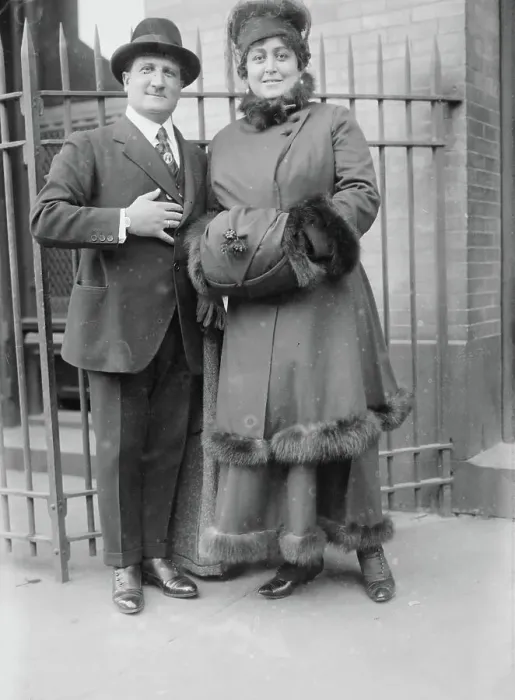 Framed Print : Edoardo Ferrari-Fontana & Margaret Matzenauer, 1915. Creator: Bain News Service Framed Print : Edoardo Ferrari-Fontana & Margaret Matzenauer, 1915. Creator: Bain News Service