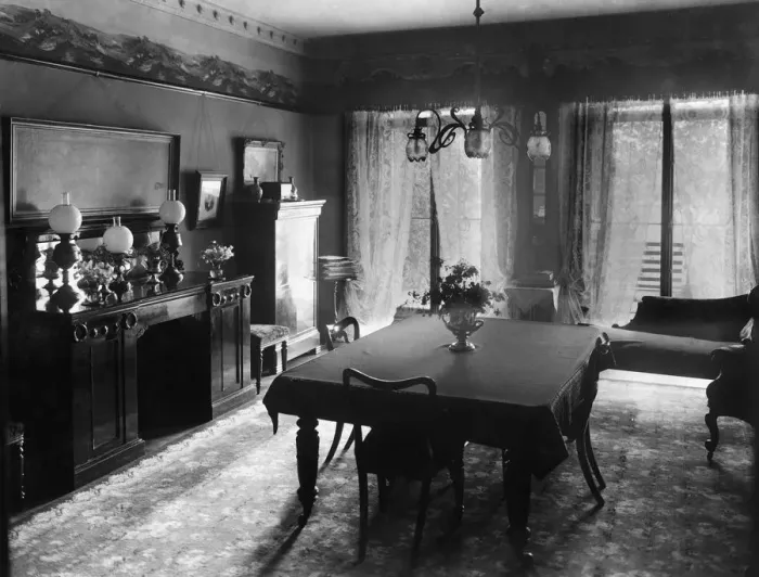 Framed Print : Edwardian dining room, 1909 Framed Print : Edwardian dining room, 1909