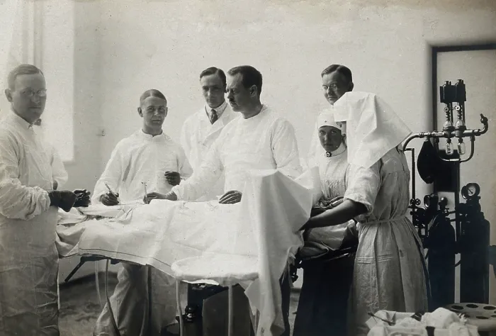 Framed Print : Einar Key (fourth from left), a Swedish surgeon, in an operating theatre... c1910. Creator: Unknown Framed Print : Einar Key (fourth from left), a Swedish surgeon, in an operating theatre... c1910. Creator: Unknown