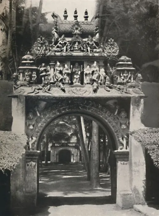 Framed Print : Eingang zu einem Hindutempel, Ceylon, 1926 Framed Print : Eingang zu einem Hindutempel, Ceylon, 1926
