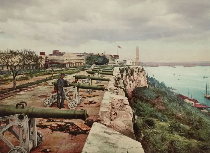 Framed Print : El parapeto de la Cabana, Habana, c1900. Creator: William H. Jackson Framed Print : El parapeto de la Cabana, Habana, c1900. Creator: William H. Jackson