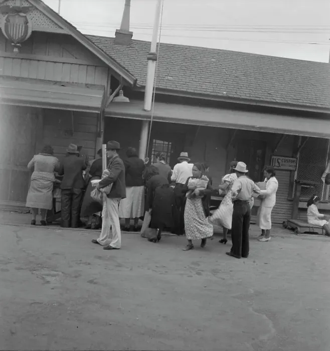 Framed Print : El Paso residents at plant quarantine station, El Paso, Texas, 1937. Creator: Dorothea Lange Framed Print : El Paso residents at plant quarantine station, El Paso, Texas, 1937. Creator: Dorothea Lange