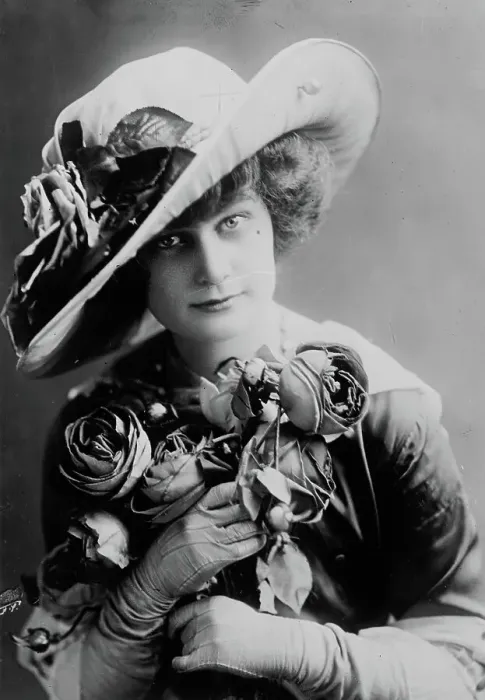 Framed Print : Eleanor Gwynne Miller, between c1910 and c1915. Creator: Bain News Service Framed Print : Eleanor Gwynne Miller, between c1910 and c1915. Creator: Bain News Service