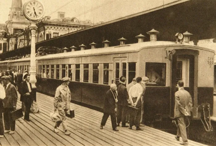 Framed Print : Electric multiple unit train, Moscow, USSR, 1920s Framed Print : Electric multiple unit train, Moscow, USSR, 1920s