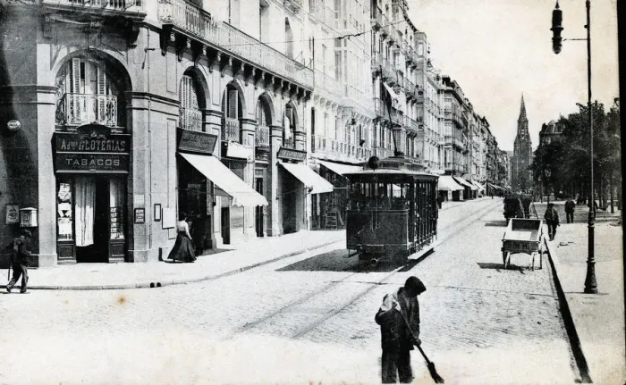 Framed Print : Electric tram running through the Hernani street in San Sebastian, 1900 Framed Print : Electric tram running through the Hernani street in San Sebastian, 1900