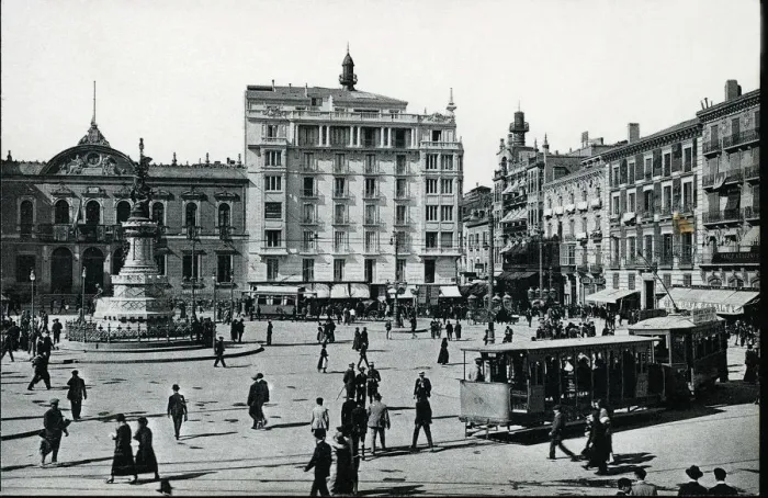 Framed Print : Electric Tram with trailer load circulating through the Plaza of the Constitution of Zaragoza Framed Print : Electric Tram with trailer load circulating through the Plaza of the Constitution of Zaragoza