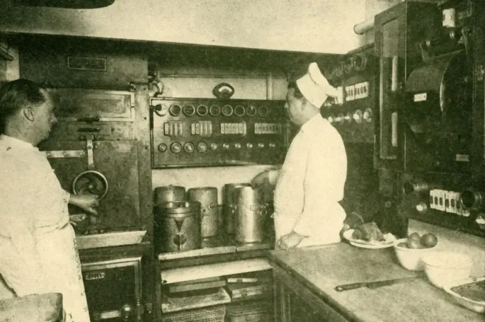 Framed Print : Electrically Equipped Train Kitchen, London and North Eastern Railway, 1930. Creator: Unknown Framed Print : Electrically Equipped Train Kitchen, London and North Eastern Railway, 1930. Creator: Unknown