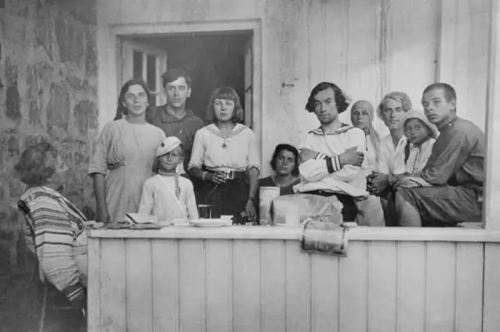 Framed Print : Elena Voloshina, Vera Efron, Marina Tsvetaeva, Yelizaveta Efron, Vladimir Sokolov, Maria Kudasheva, Michail Feldstein, Leonid Fe, 1913 Framed Print : Elena Voloshina, Vera Efron, Marina Tsvetaeva, Yelizaveta Efron, Vladimir Sokolov, Maria Kudasheva, Michail Feldstein, Leonid Fe, 1913