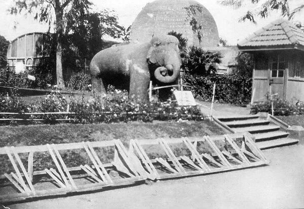 Elephant statue, Victoria Gardens, Bombay, India, c1918