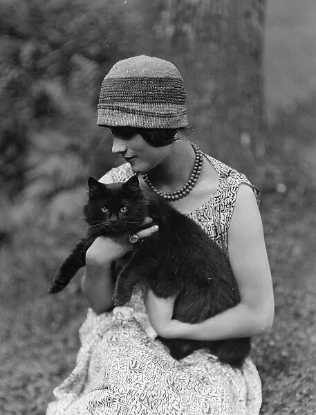 Elizabeth Duncan dancer, with cat, portrait photograph, 1926 Creator: Arnold Genthe