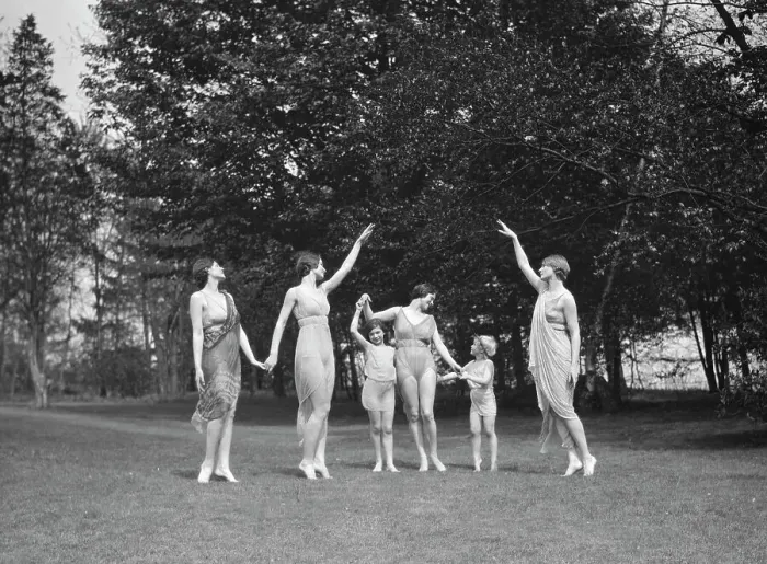 Framed Print : Elizabeth Duncan dancers, between 1916 and 1941. Creator: Arnold Genthe Framed Print : Elizabeth Duncan dancers, between 1916 and 1941. Creator: Arnold Genthe