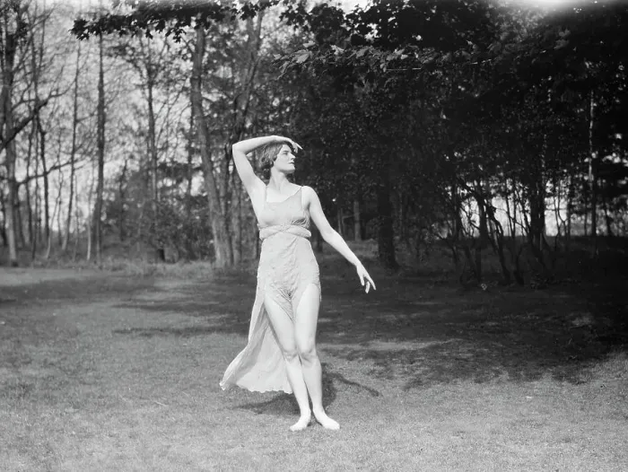 Framed Print : Elizabeth Duncan dancers, between 1916 and 1941. Creator: Arnold Genthe Framed Print : Elizabeth Duncan dancers, between 1916 and 1941. Creator: Arnold Genthe
