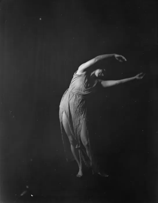 Framed Print : Elizabeth Duncan dancers and children, between 1916 and 1941. Creator: Arnold Genthe Framed Print : Elizabeth Duncan dancers and children, between 1916 and 1941. Creator: Arnold Genthe