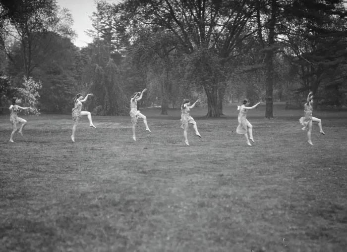 Framed Print : Elizabeth Duncan dancers and children, 1920 Creator: Arnold Genthe Framed Print : Elizabeth Duncan dancers and children, 1920 Creator: Arnold Genthe